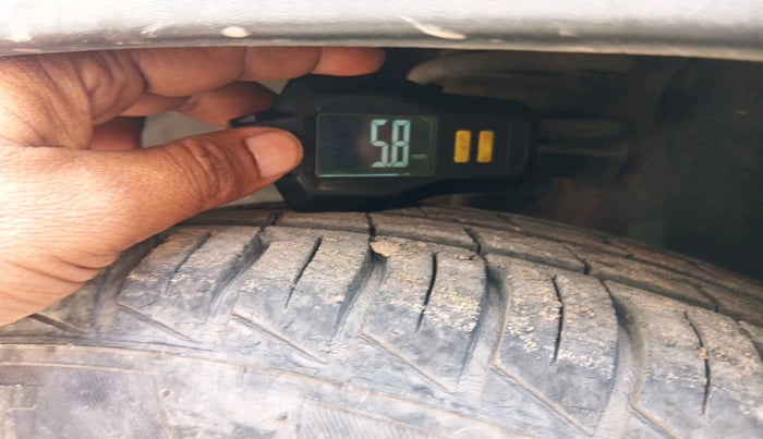 2023 Renault Kwid RXT 1.0 AMT, Petrol, Automatic, 12,112 km, tyre