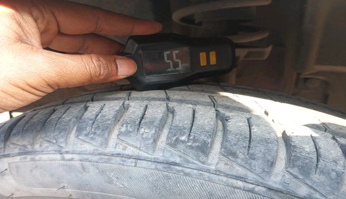 2023 Renault Kwid RXT 1.0 AMT, Petrol, Automatic, 12,112 km, tyre