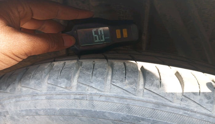 2023 Renault Kwid RXT 1.0 AMT, Petrol, Automatic, 12,112 km, tyre