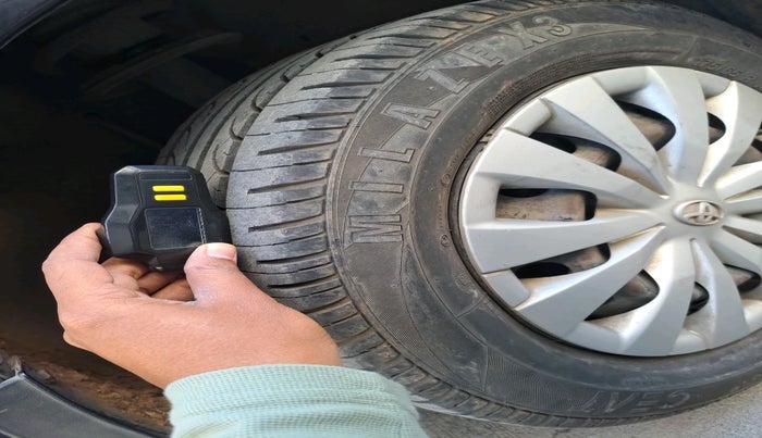 2011 Toyota Etios G, Petrol, Manual, 62,858 km, tyre