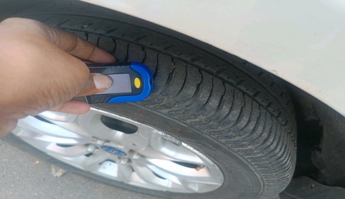 2014 Ford Ecosport TITANIUM 1.0L ECOBOOST, Petrol, Manual, 1,03,825 km, tyre