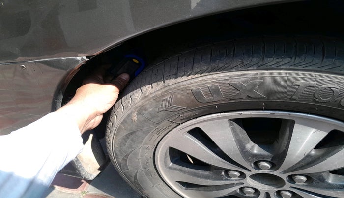 2015 Toyota Innova 2.5 VX 8 STR, Diesel, Manual, 3,13,422 km, tyre