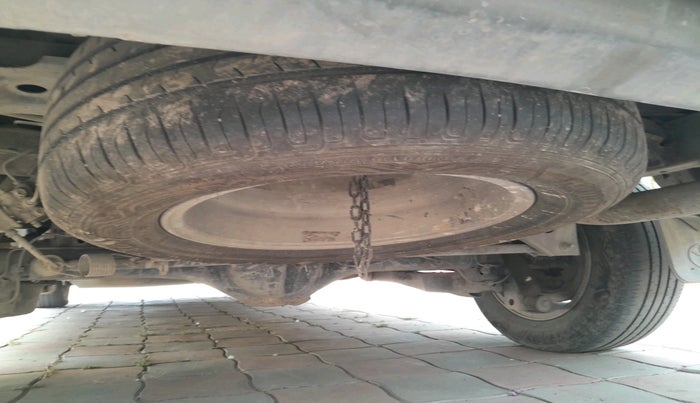 2015 Toyota Innova 2.5 VX 8 STR, Diesel, Manual, 3,13,422 km, tyre