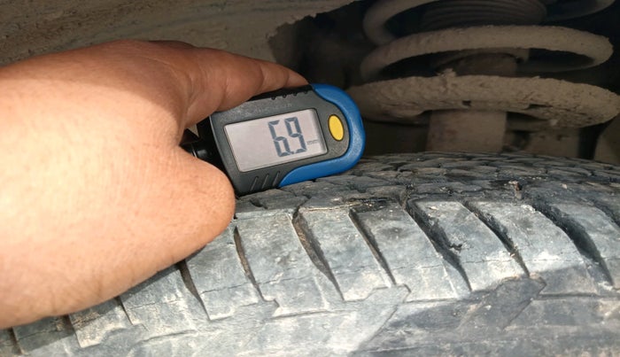 2017 Mahindra XUV500 W10 AT 1.99, Diesel, Automatic, 96,503 km, tyre