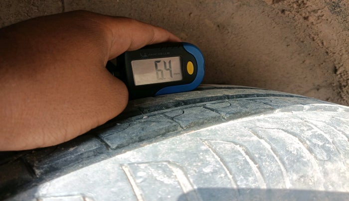 2017 Mahindra XUV500 W10 AT 1.99, Diesel, Automatic, 96,503 km, tyre