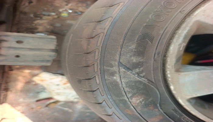 2012 Hyundai Verna FLUIDIC 1.6 CRDI SX, Diesel, Manual, 1,68,210 km, tyre