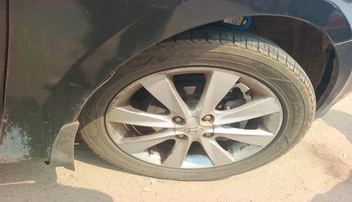 2012 Hyundai Verna FLUIDIC 1.6 CRDI SX, Diesel, Manual, 1,68,210 km, tyre