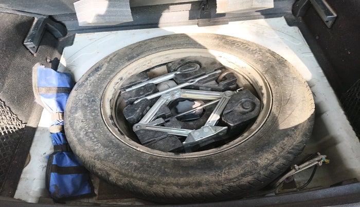 2023 MG ASTOR SUPER 1.5 MT, Petrol, Manual, 55,240 km, tyre