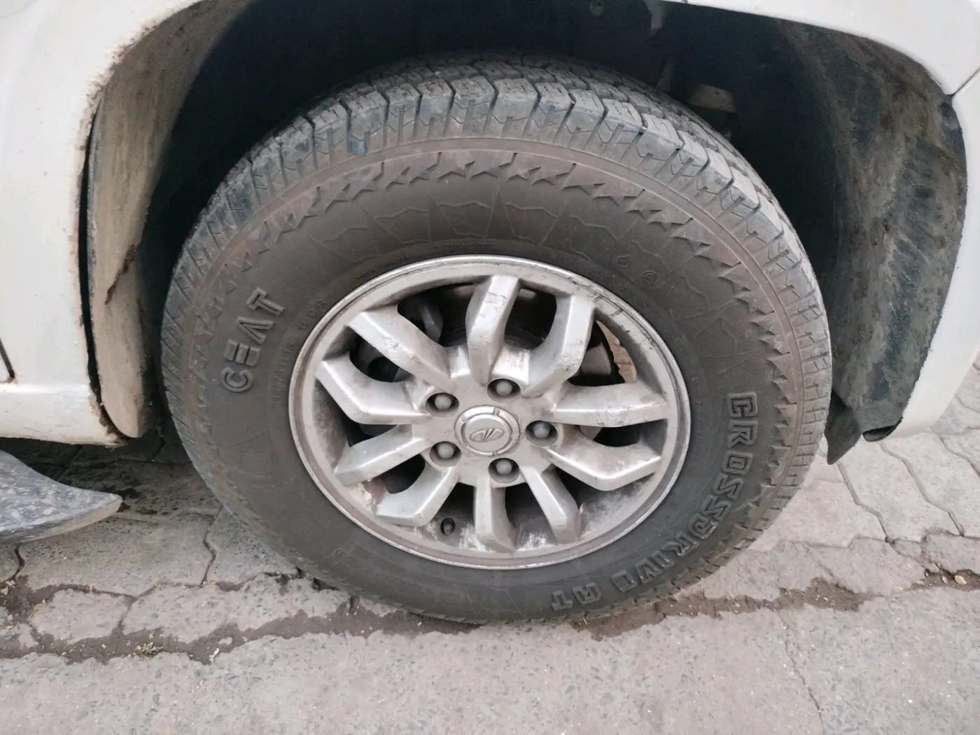 2018 Mahindra TUV300 T8, Diesel, Manual, 1,50,531 km, tyre