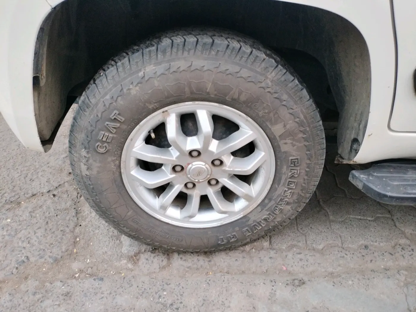 2018 Mahindra TUV300 T8, Diesel, Manual, 1,50,531 km, tyre