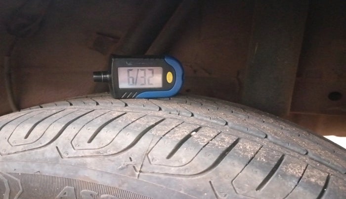 2016 Mahindra Kuv100 K6 6 STR, Petrol, Manual, 83,649 km, tyre