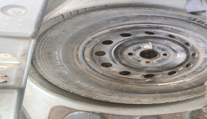 2011 Maruti Swift VDI, Diesel, Manual, 1,83,660 km, tyre