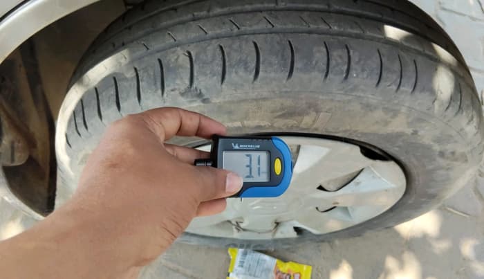 2019 Maruti Eeco 7 STR, Petrol, Manual, 98,055 km, tyre