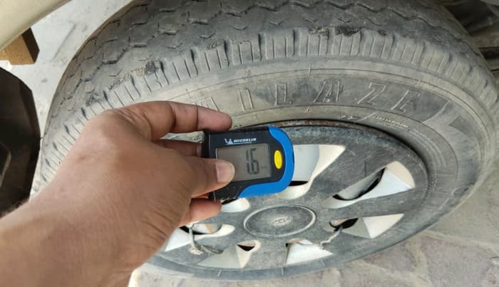 2019 Maruti Eeco 7 STR, Petrol, Manual, 98,055 km, tyre