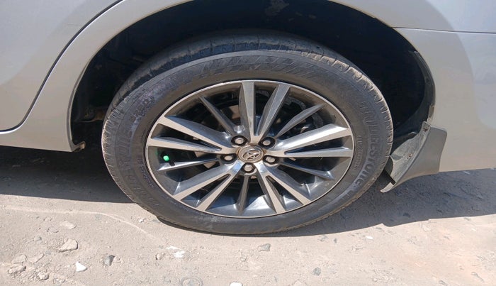 2017 Toyota Corolla Altis VL CVT PETROL, CNG, Automatic, 92,003 km, tyre