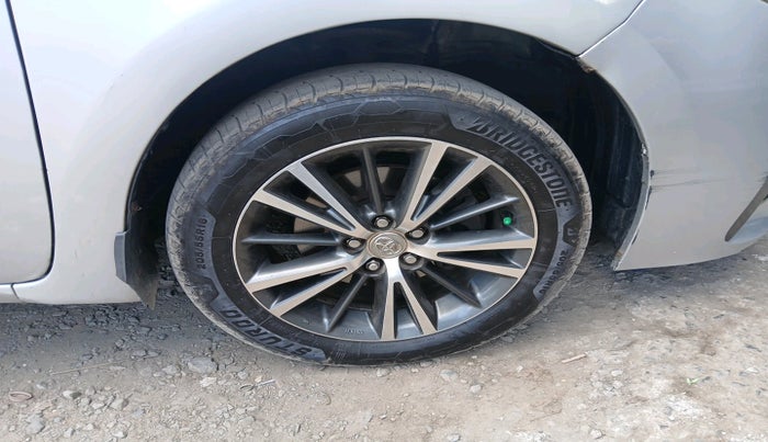 2017 Toyota Corolla Altis VL CVT PETROL, CNG, Automatic, 92,003 km, tyre