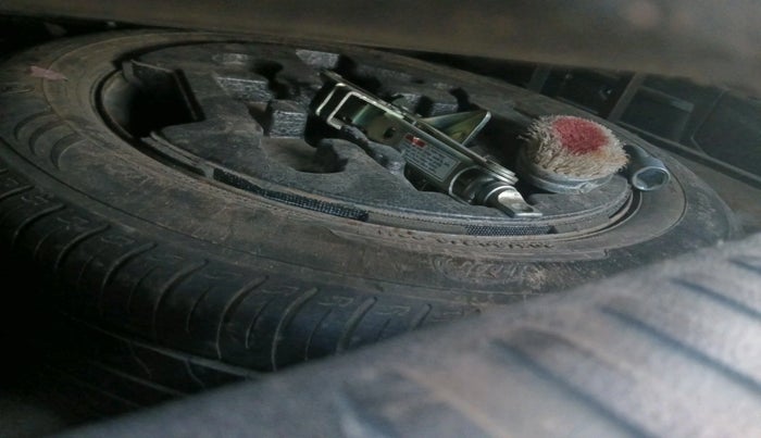 2022 Maruti Vitara Brezza LXI, Petrol, Manual, 25,616 km, tyre