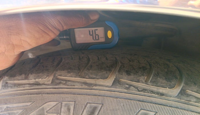 2012 Toyota Corolla Altis G PETROL, Petrol, Manual, 1,37,112 km, tyre