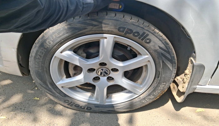 2013 Volkswagen Vento HIGHLINE DIESEL 1.6, Diesel, Manual, 1,35,388 km, tyre