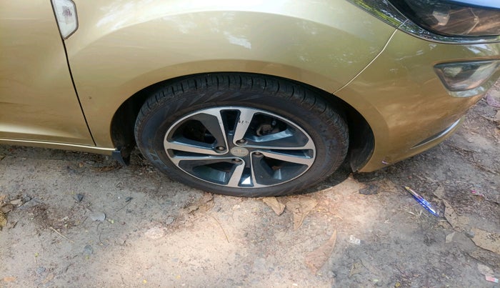 2020 Tata ALTROZ XZ PETROL, Petrol, Manual, 75,553 km, tyre