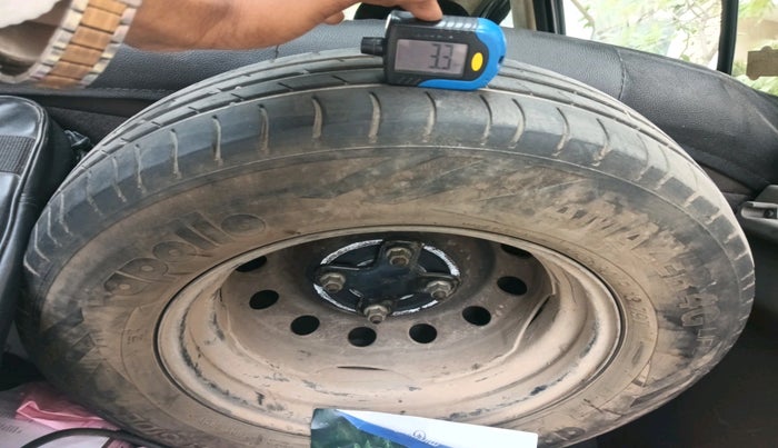 2015 Hyundai i10 SPORTZ 1.1 LPG, Petrol, Manual, 1,89,882 km, tyre