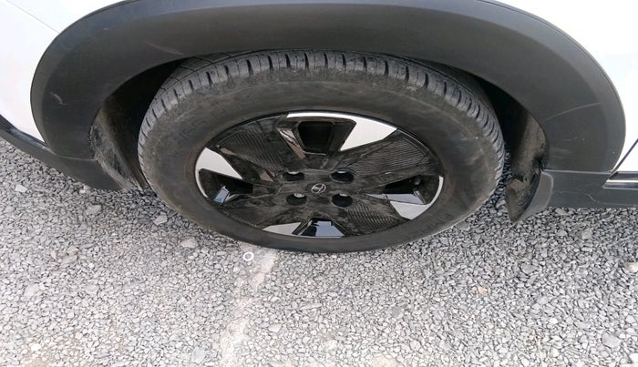 2025 Tata TIAGO NRG  NRG XZA CNG, CNG, Automatic, 15,452 km, tyre