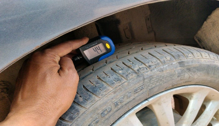 2013 Toyota Etios Liva V SP, Petrol, Manual, 75,443 km, tyre