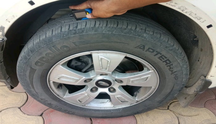 2012 Mahindra XUV500 W8, Diesel, Manual, 1,39,363 km, tyre