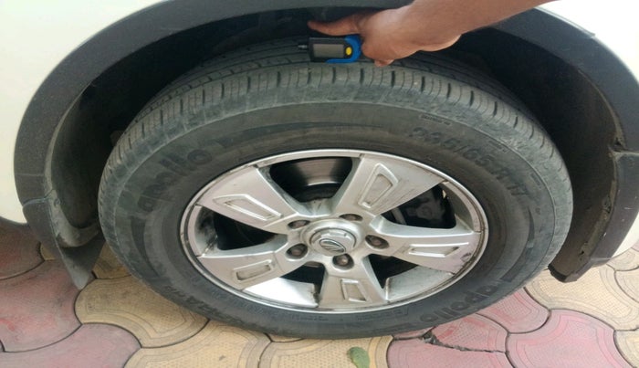 2012 Mahindra XUV500 W8, Diesel, Manual, 1,39,363 km, tyre