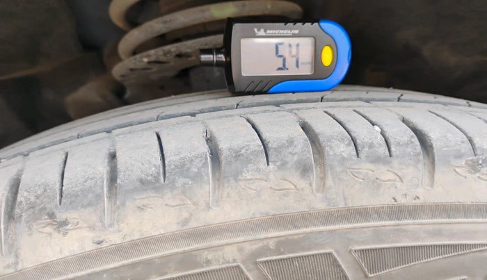 2022 Mahindra XUV700 AX 5 D MT 7 STR, Diesel, Manual, 42,620 km, tyre