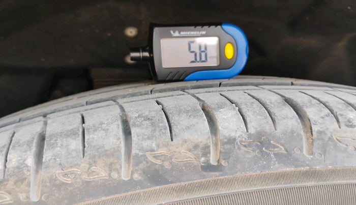 2022 Mahindra XUV700 AX 5 D MT 7 STR, Diesel, Manual, 42,620 km, tyre