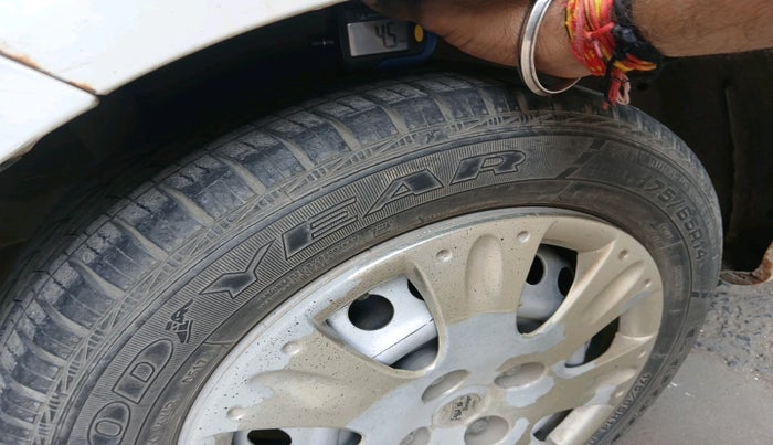 2017 Honda Brio E MT, Petrol, Manual, 37,533 km, tyre