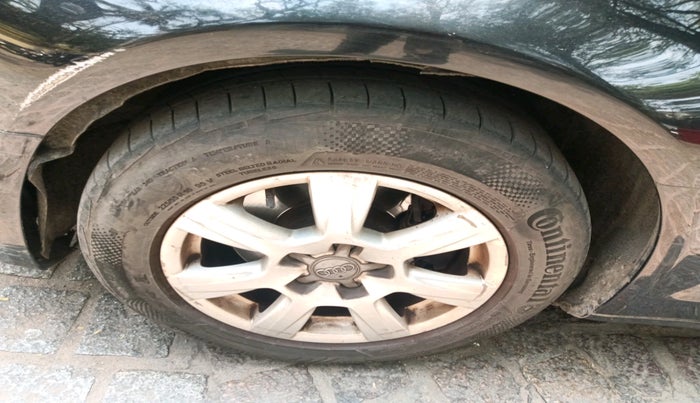 2011 Audi A4 2.0 TDI, Diesel, Automatic, 1,01,461 km, tyre