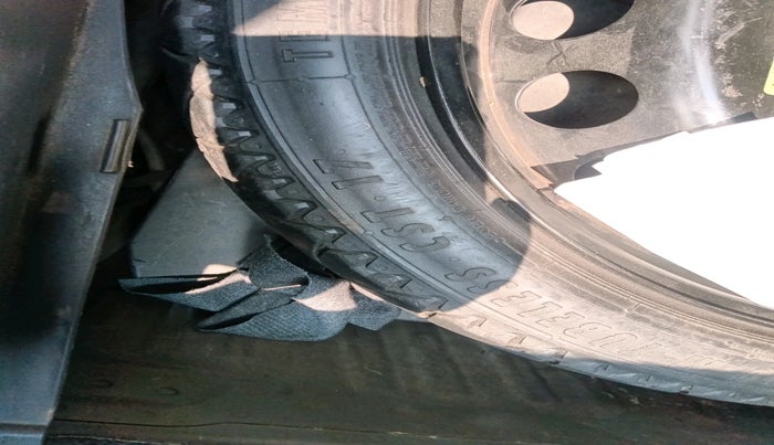 2011 Audi A4 2.0 TDI, Diesel, Automatic, 1,01,461 km, tyre