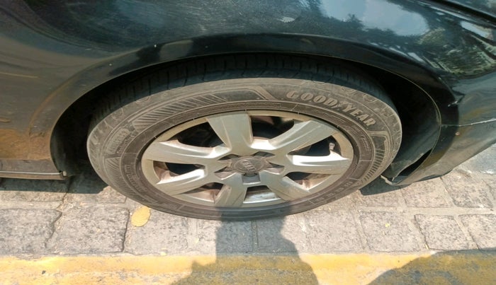 2011 Audi A4 2.0 TDI, Diesel, Automatic, 1,01,461 km, tyre