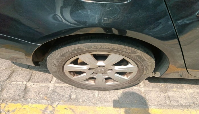 2011 Audi A4 2.0 TDI, Diesel, Automatic, 1,01,461 km, tyre