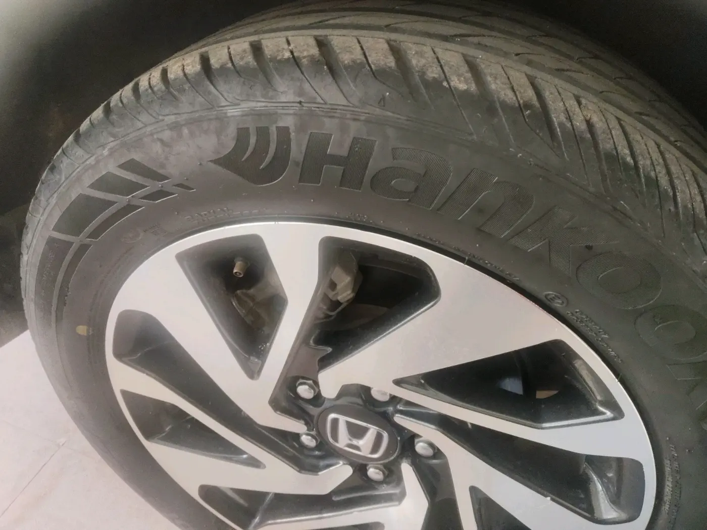 2019 Honda Civic 1.8L I-VTEC VX CVT, Petrol, Automatic, 51,814 km, tyre