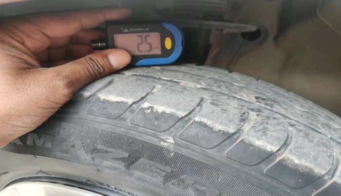 2019 Maruti Swift VXI, Petrol, Manual, 75,900 km, tyre