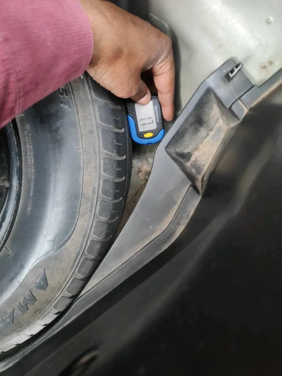 2019 Maruti Swift VXI, Petrol, Manual, 75,900 km, tyre