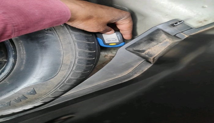 2019 Maruti Swift VXI, Petrol, Manual, 75,900 km, tyre