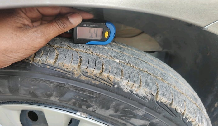 2019 Maruti Swift VXI, Petrol, Manual, 75,900 km, tyre