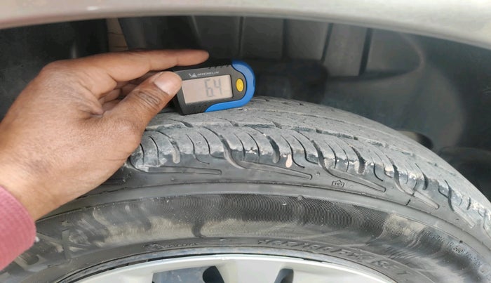 2019 Maruti Swift VXI, Petrol, Manual, 75,900 km, tyre