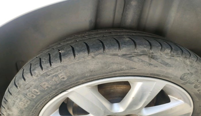 2011 Volkswagen Vento TRENDLINE 1.6, Petrol, Manual, 72,026 km, tyre