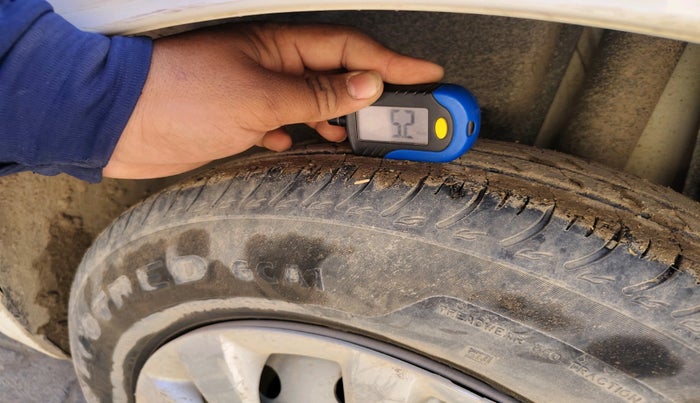 2024 Maruti Swift LXi, Petrol, Manual, 23,026 km, tyre