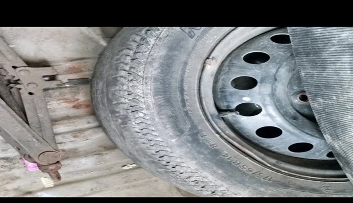 2011 Toyota Etios G, Petrol, Manual, 64,148 km, tyre