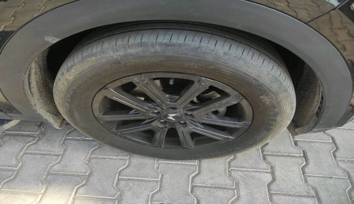 2024 Mahindra XUV700 AX 7 Luxury Pack Petrol AT 6 STR, Petrol, Automatic, 23,390 km, tyre