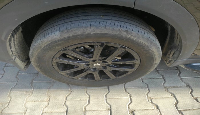 2024 Mahindra XUV700 AX 7 Luxury Pack Petrol AT 6 STR, Petrol, Automatic, 23,390 km, tyre