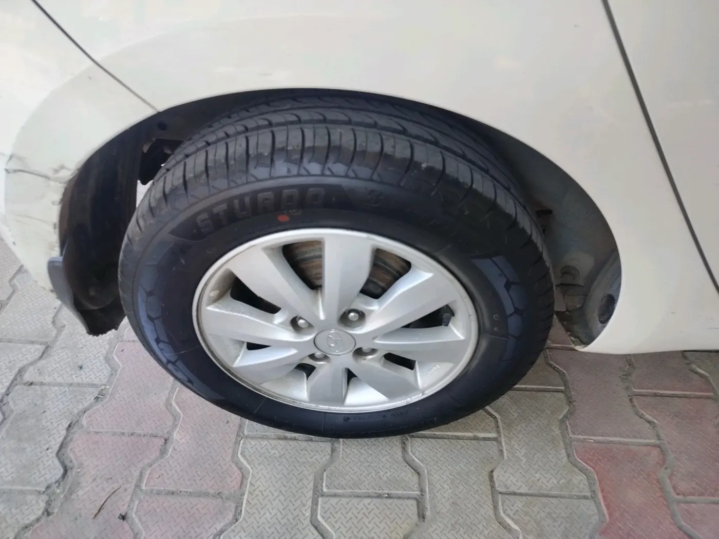 2014 Hyundai i20 SPORTZ 1.2, CNG, Manual, 1,22,334 km, tyre