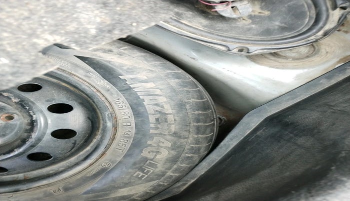 2013 Maruti Swift VXI, Petrol, Manual, 1,20,694 km, tyre