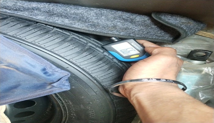 2017 Hyundai Grand i10 SPORTZ (O) 1.2 U2 CRDI, Diesel, Manual, 1,00,344 km, tyre